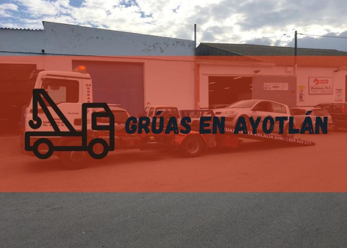 grúa remolcando un automóvil en Ayotlán