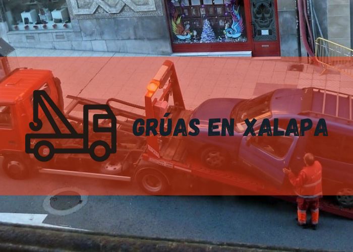 grúa remolcando un auto en Xalapa
